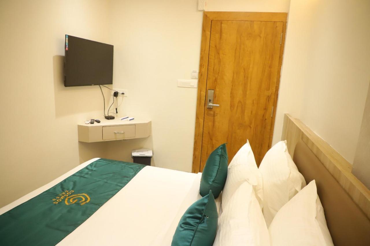 Hotel Cosmos Green Индаур Экстерьер фото